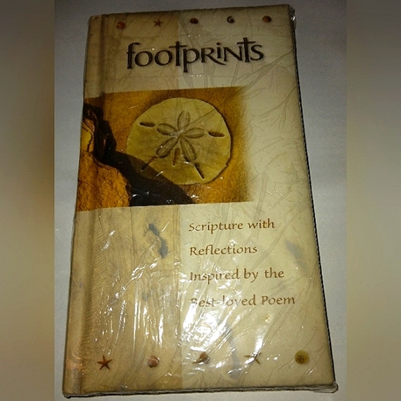 FREE with PURCHASE Hallmark Footprints Scripture with Reflections Book - Picture 1 of 13